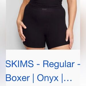 Skims black boxer short